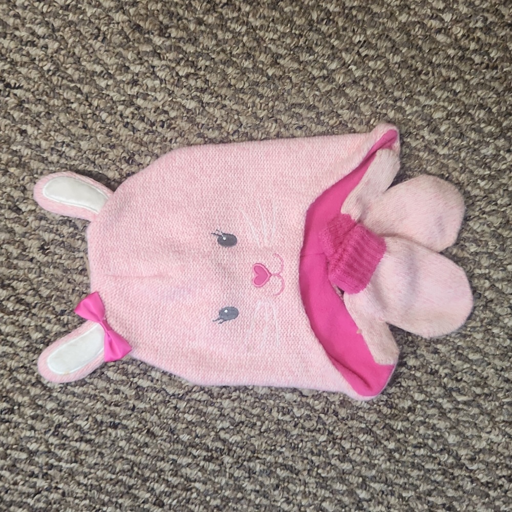 Hat and gloves